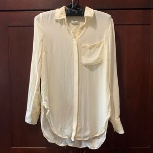 J. Crew Classic Casual Lightweight Ivory Button Up Shirt Small Basics Laying